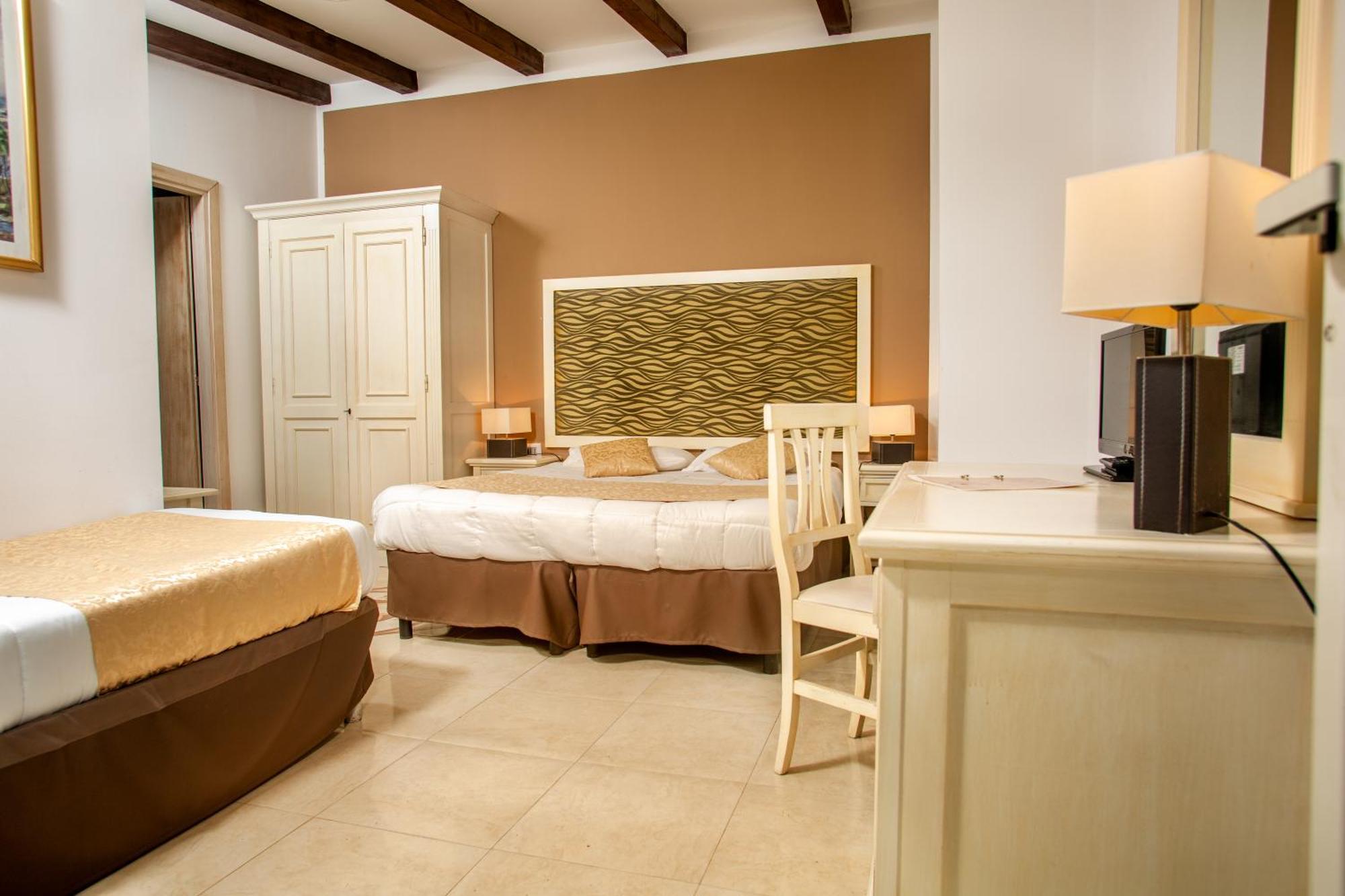 Domus De Vida Hotel Palau Buitenkant foto